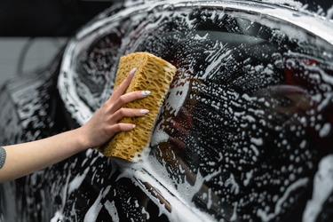 Lavage auto à domicile : votre voiture nettoyée là où elle est garée
